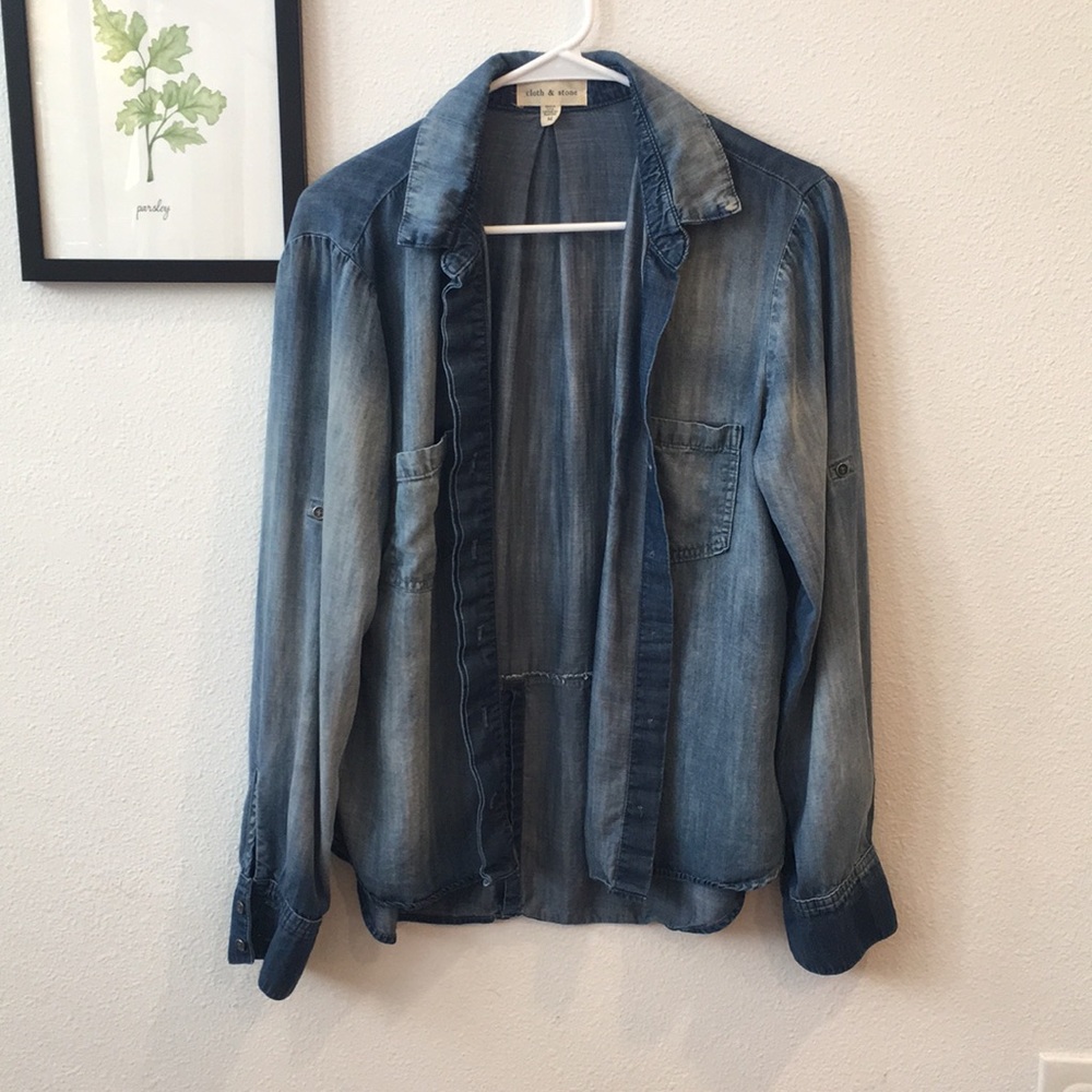 Cloth & Stone Split-Back Chambray Buttondown - Picture 3 of 8